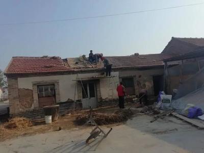 臺(tái)子鎮(zhèn)扎實(shí)推進(jìn)廢舊房屋及殘?jiān)珨啾凇扒辶阈袆?dòng)”與房屋修繕工作，助力鄉(xiāng)村面貌煥新